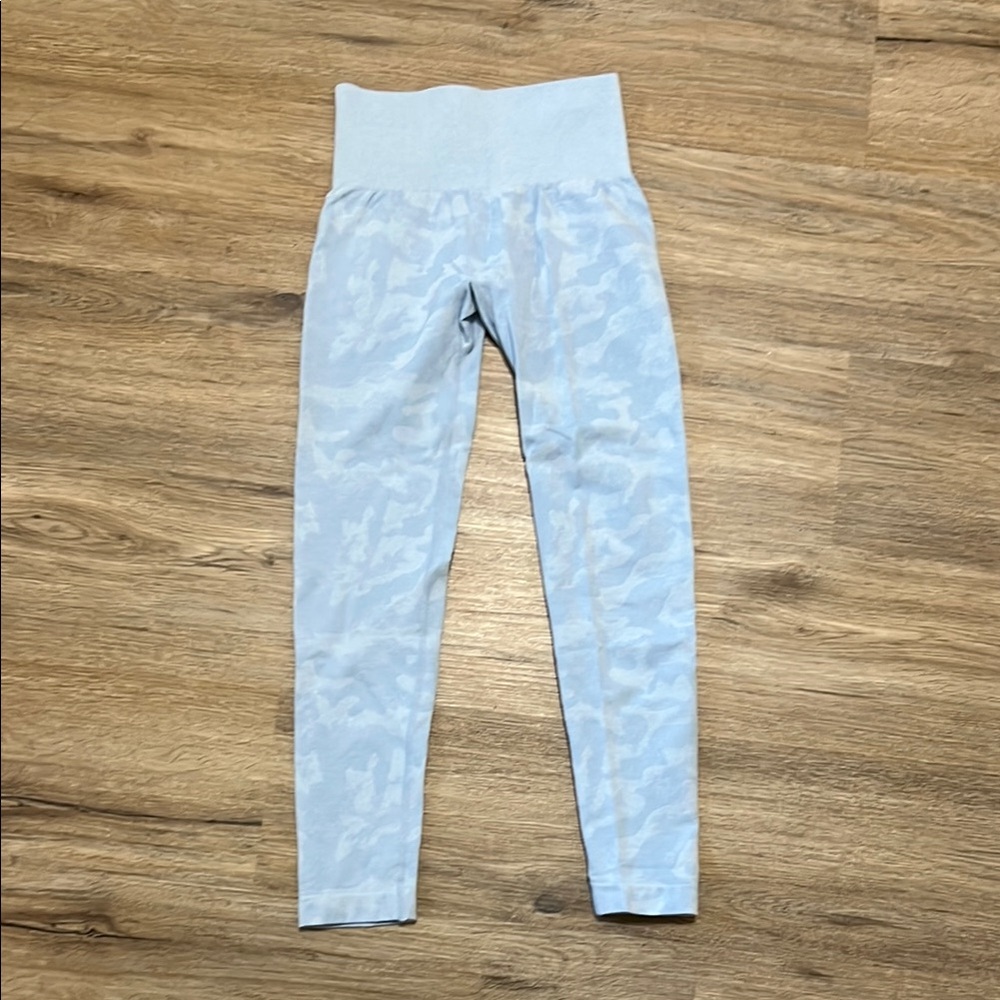 NVGTN Icy Camo Blue Leggings with High Waist and Stretchy Fabric (Seamless)